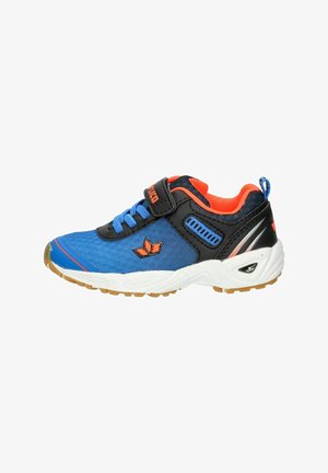 Kindersportschuh aus blauem Stoff mit schwarzen und orangen Details, blauen Schnürsenkeln, weißer Sohle und Klettverschluss.