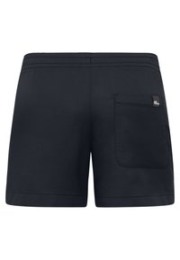 Dunkelblaue Shorts mit glatter Textur, ausgestattet mit einer Gesäßtasche und dezenten Nahtdetails entlang des Taillenbunds.