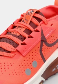 Nike Performance ZOOMX ZEGAMA 2 - Trail running shoes - hyper crimson/dark team red/glacier blue/sail