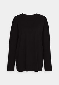 Musta pitkähihaine paita, joka on valmistettu pehmeästä kankaasta, pyöreällä pääntiellä ja väljällä istuvuudella. Siinä on tiputettu hartiaosa ja suora helma.