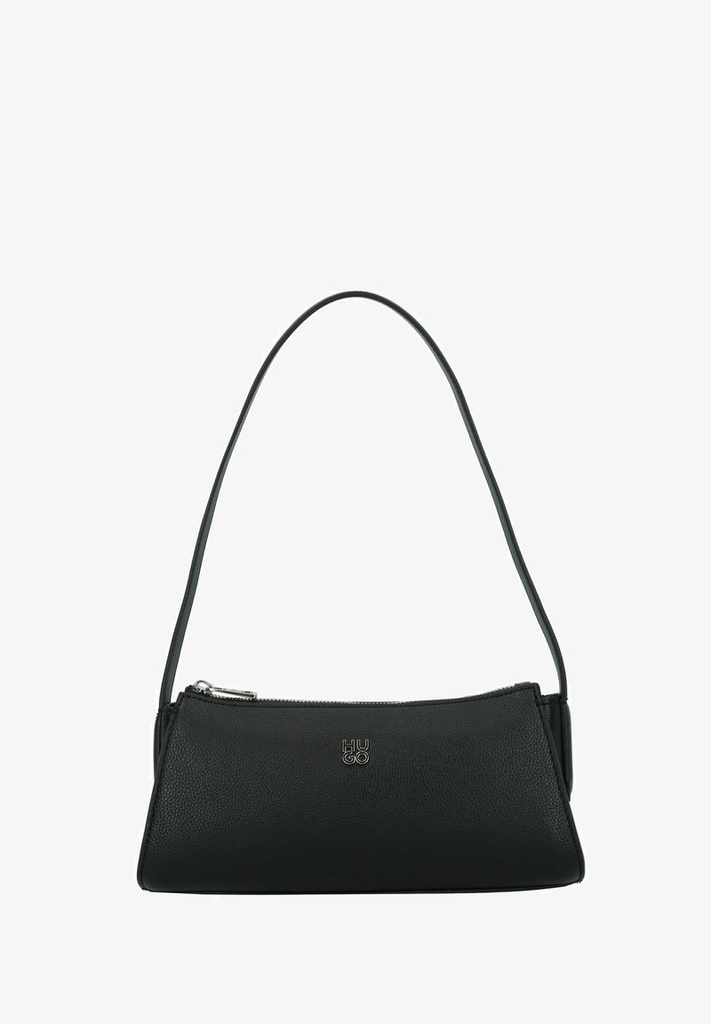 Czarna skórzana torba na ramię z zamkiem błyskawicznym, smukłym designem i pojedynczym regulowanym paskiem. Posiada subtelne logo marki z przodu.