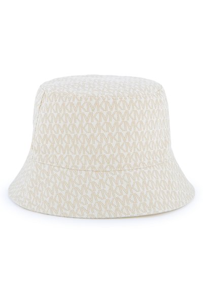 Κάπα κοκ του κουβαριού σε κρεμ ύφ ασμα, με επαναλαμβανόμενο μοτίβο λογότυπου σε χρυσό χρώμα. Μαλακή υφή με φαρδύ γείσο και σταθερό στέμμα. Χωρίς ορατά μεταλλικά στοιχεία.