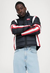 Armani Exchange Pūkinė striukė - deep navy/haute red/off white