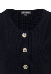 Navy gebreide cardigan met een V-hals, vijf grote knopen aan de voorkant en een label met de tekst "Franco Callegari." Maatlabel "S" zichtbaar.