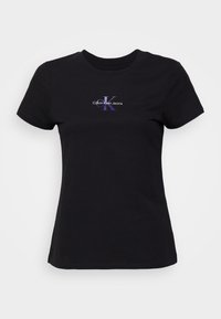 Schwarzes, tailliertes T-Shirt mit kurzen Ärmeln und kleinem, zentriertem "Calvin Klein Jeans"-Text sowie CK-Logo auf der Brust.