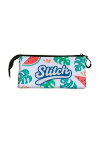 Reißverschluss-Bleistiftetui aus weißem Stoff mit bunten Mustern von Blättern und Wassermelonenstücken. Mit blauem "Stitch"-Logo und schwarzem Reißverschluss.