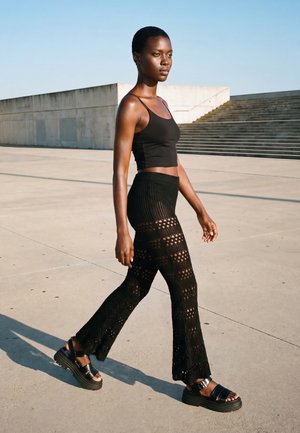 Urban Classics FLARED CROCHET - Bukse - black