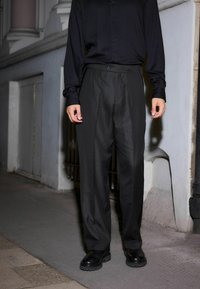 Next REGULAR FIT - EDIT TAPE DETAIL TUXEDO  - Chino - black