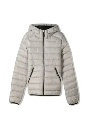 Hellgraue Steppjacke mit Kapuze, ausgestattet mit horizontalen Steppabschnitten, mit Reißverschlüssen versehenen Seitentaschen und elastischen Bündchen. Glatte, glänzende Oberfläche.