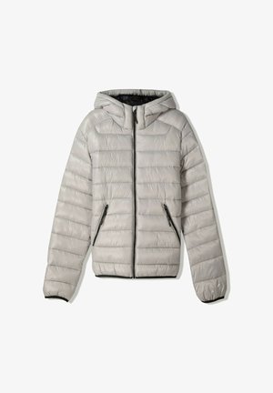 Vaaleanharmaa puhvijatkki, jossa on huppu, vaakasuorilla tikkauksilla, vetoketjulliset sivutaskut ja joustavat hihansuut. Kaunis, kiiltävä pinta.