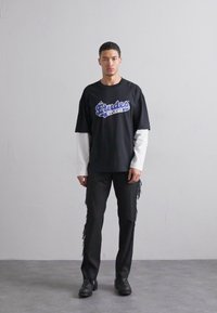 Études DOUBLE SLEEVE - Pikkade varrukatega topp - black