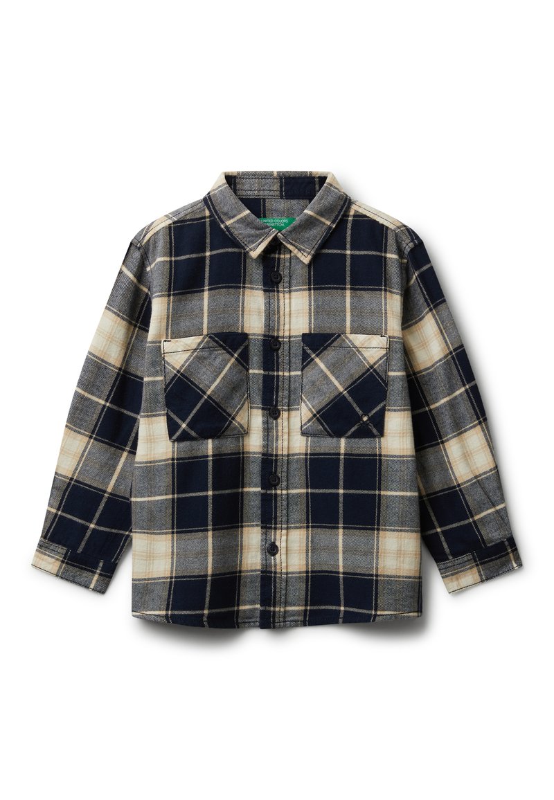 Camicia a maniche lunghe con bottone, in tessuto a quadri blu navy, beige e crema, dotata di due tasche sul petto.