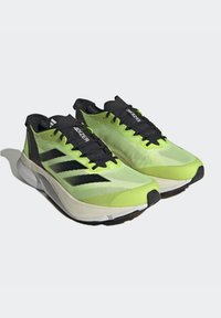adidas Performance ADIZERO BOSTON 12 - Løbesko til landevejen - white/core black/lucid lemon