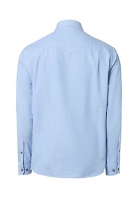Lichtblauw shirt met lange mouwen, gemaakt van textuurstof, met een standaard kraag en knoopmanchetten. De achterkant toont een rechte onderkant.