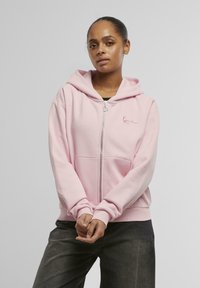 Karl Kani Lukuga pusa - rose pink