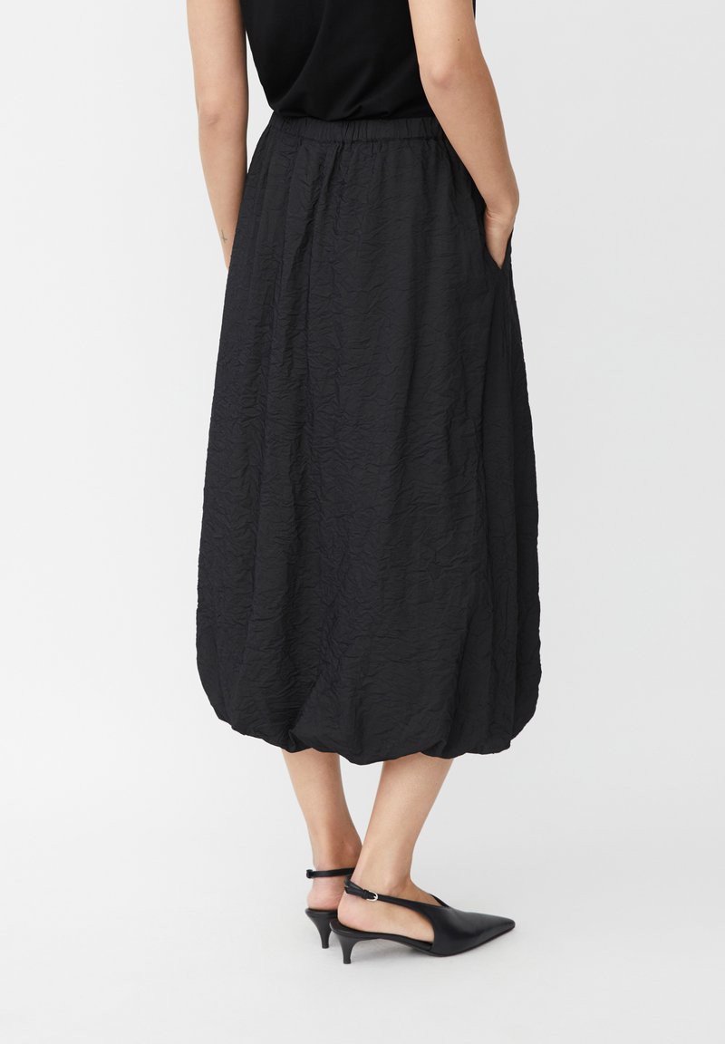 Jupe midi tendance en viscose fluide avec fente sur le côté - grenade Jupe midi tendance en viscose fluide avec fente sur le côté - grenade