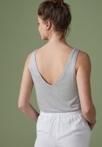 Next Top - grey