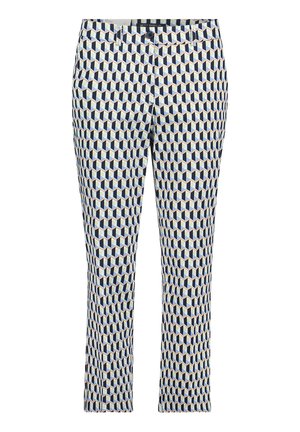 Pantalon slim avec un motif géométrique de cubes bleu, noir et beige, fermeture par bouton et zip, et passants pour ceinture.