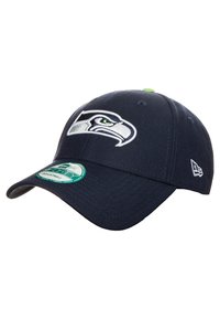 Gorra de béisbol ajustable color azul marino, hecha de algodón, con un logo bordado de los Seattle Seahawks y un acento verde en la visera.