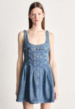 PLEAT SEAM DRESS - Denim dress - denim medium