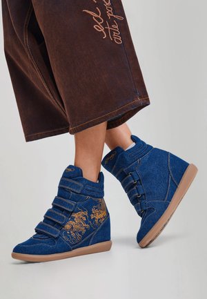 Ed Hardy, WOMENS WEDGE TRAINER - CRAWLING DRAGON - High-top trainers - indigo