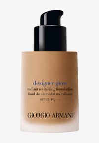 Fond de teint revitalisant éclatant dans un flacon en verre beige avec une pompe noire. Présente un texte bleu et une étiquette SPF 15 sur le devant.