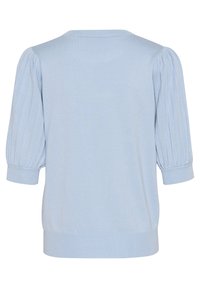 Pull tricoté bleu clair mettant en valeur des manches courtes bouffantes, une texture côtelée et un col arrondi. Finition lisse avec un ourlet ajusté.