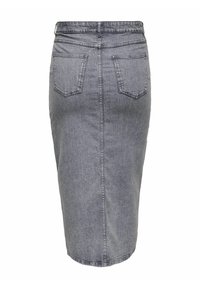 Szürke denim ceruzaszoknya magas derékkal, két hátsó zsebbel és finom textúrával. Az alja térd alatt végződik.