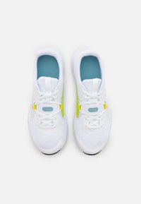 Nike Performance IN SEASON TR 13 - Tenisice za trening - white/hot punch/denim turquoise/black/cyber