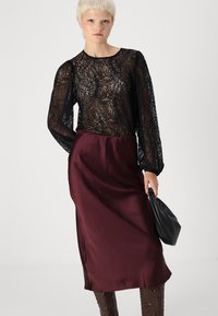 Gina Tricot ELASTIC MIDI SKIRT - Maksi svārki - wine