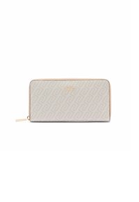Světle béžová peněženka s embosovaným vzorem, zlatým logem a zipovým uzávěrem. Má hladký povrch a ozdobnou táhlo zipu.
