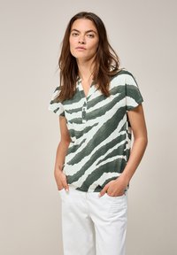 Cecil IM LOOK - Camiseta estampada - grün