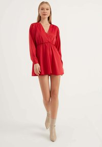Herita V-neck Satin Dress - Freizeitkleid - red