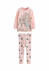 Rosa långärmad pyjamas med ett grafiskt tryck av två figurer på toppen och ett snöflinge-mönster i blått och vitt på byxorna.