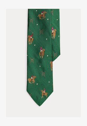 Zöld selyem nyakkendő, ismétlődő hímzett mintákkal, amelyek lovakon játszó pólójátékosokat, keresztbe tett ütőket és apró fehér pöttyöket ábrázolnak.