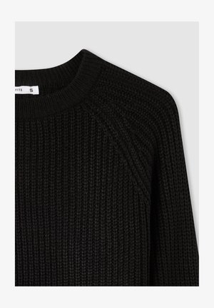 Maglione nero lavorato a maglia con una texture a coste, design a girocollo e maniche raglan. Etichetta della taglia visibile alla scollatura.