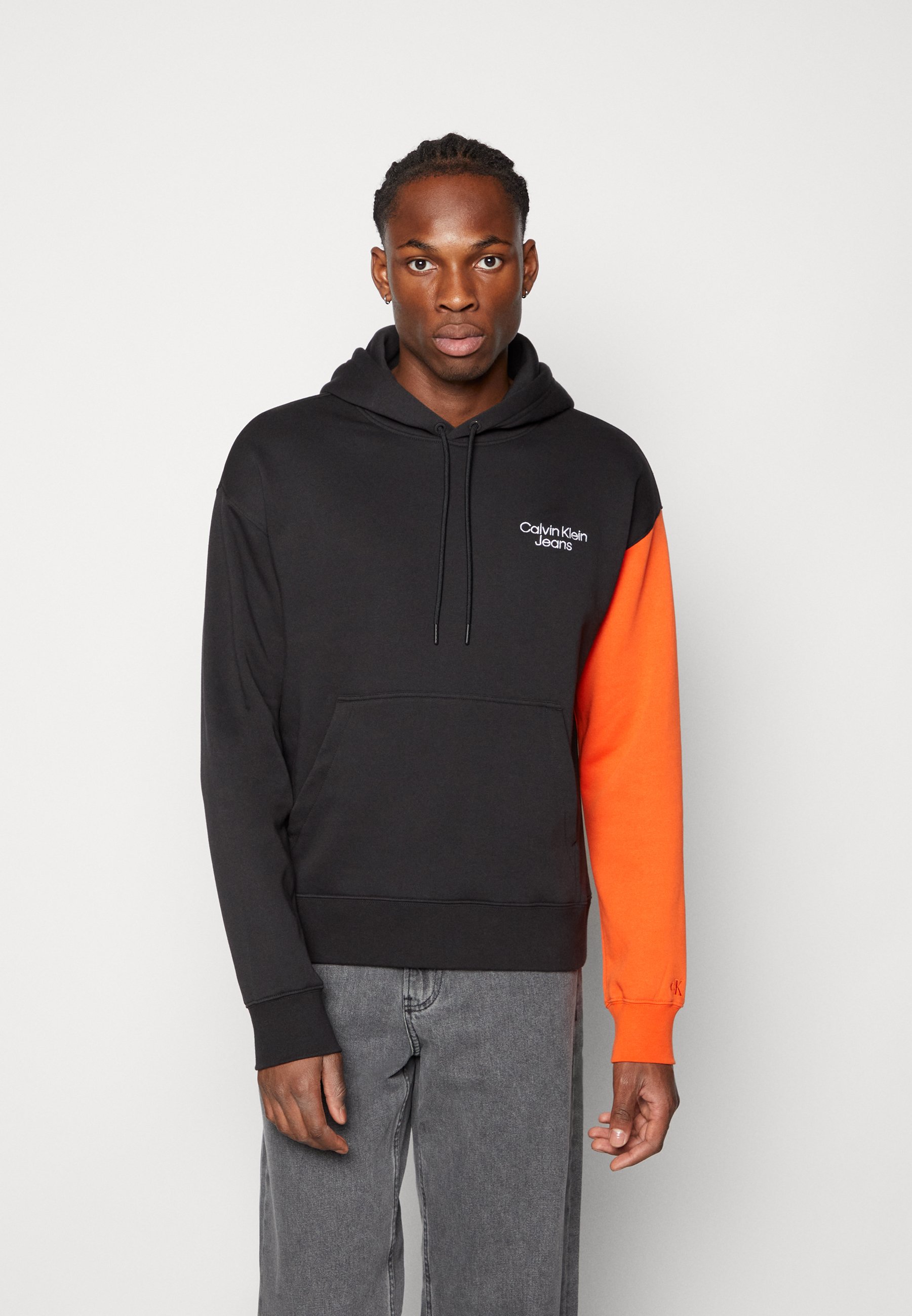 Calvin Klein Jeans STACKED COLORBLOCK HOODIE - Hoodie - black/coral orange/black  - Zalando.de