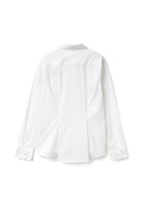 Camicia bianca a maniche lunghe con colletto a punta, polsini con bottoni e design della schiena plissettato. Realizzata in tessuto liscio con un taglio classico.