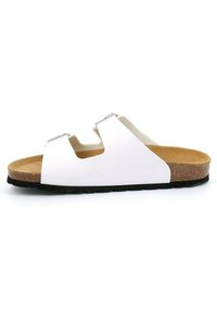 Infradito bianchi con due cinturini regolabili, soletta in sughero e suola in gomma nera, caratterizzati da una finitura liscia e un design minimalista.