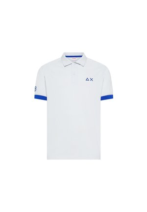 White short-sleeve polo shirt with blue sleeve edges, a small blue triangle and X symbol on the chest, and the number 8 on the right sleeve.