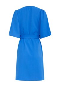 Heldere blauwe jurk met opgeblazen korte mouwen, een verstelbare taille en een rechte silhouet, gemaakt van zachte stof met een gladde textuur.
