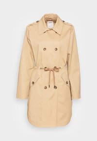 Trench ligero beige con botones de doble botonadura, cintura ajustable con cordón y bolsillos laterales. Tejido suave, diseño casual.