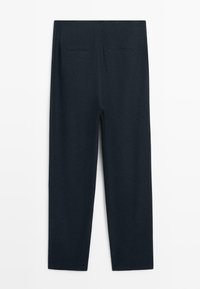 Pantalon noir à jambe droite avec deux poches arrière horizontales fendues, présenté à plat sur un fond blanc.