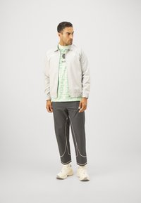 Puma AC MILAN  STATEMENT TRACK PANTS - Fanartikel - strong gray/fresh mint
