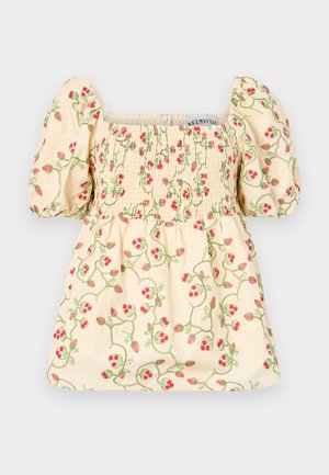 Cremefarbene Bluse mit Puffärmeln, ausgestattet mit smockierten Details und floralen Stickereien von roten Erdbeeren und grünen Ranken.