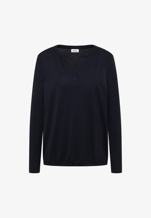 Blusa negra de manga larga con escote en V y dos botones, dobladillo elástico y etiqueta de la marca en el interior del collar.