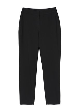 Musthave mustraktid, mis on valmistatud siledast kangast. Omavad sirget lõiget, kõrget vöökohta ja nähtavaid taskuid pole. Lihtne ja minimalistlik disain.