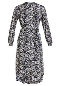 Klänning med lång ärm i beige tyg med blått och brunt leopardmönster. Har midjeband och en lätt utsvängd kjol.