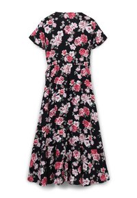 Abito floreale in tessuto nero con fiori rosa e bianchi. Maniche corte, vita aderente e gonna svasata di lunghezza completa.