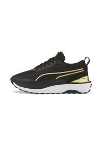 Černá sportovní bota se zlatými akcenty, s síťovaným svrškem, polstrovaným límcem, silnou bílou mezipodešví a texturovanou černou gumovou podrážkou.